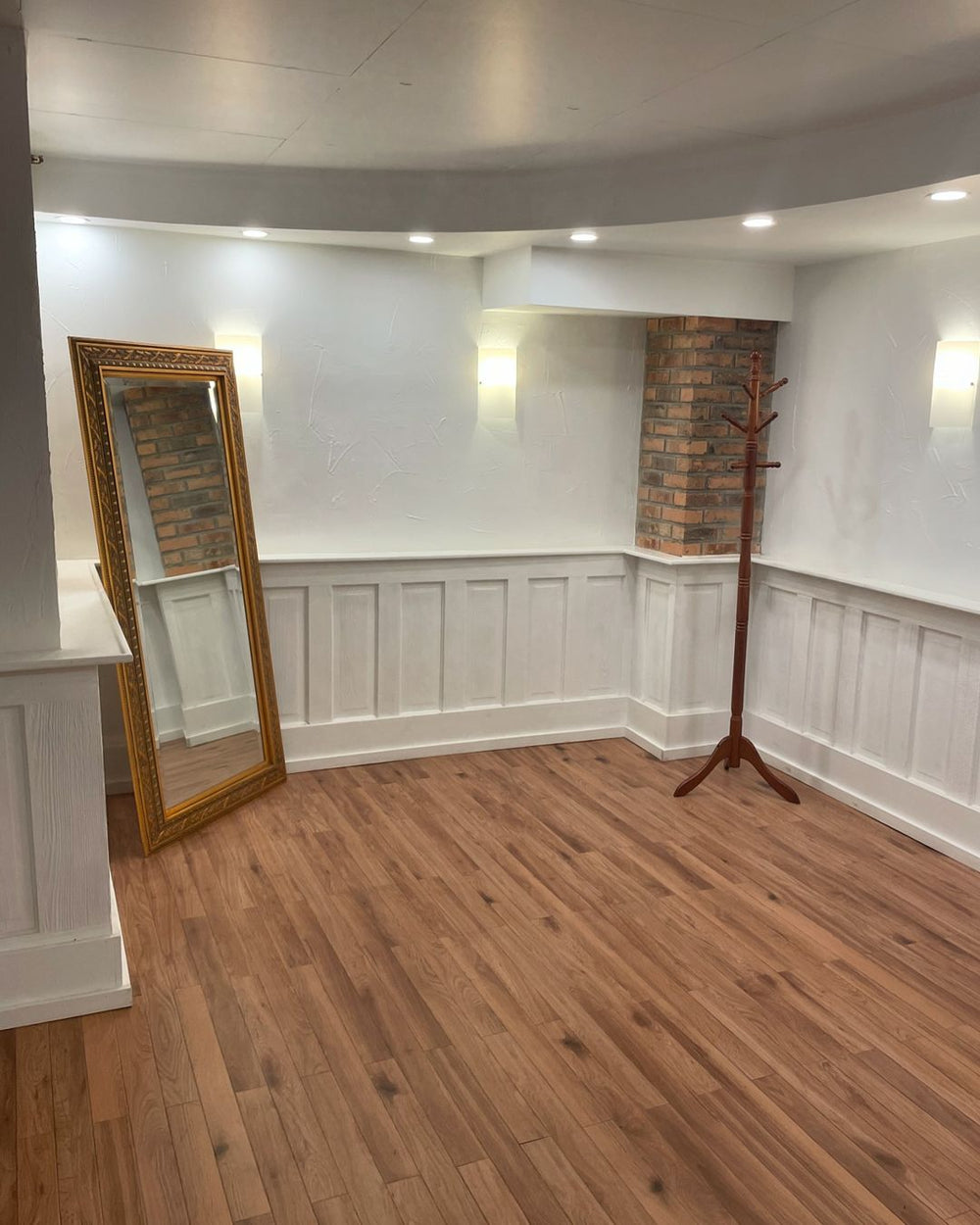 The Avenue Room